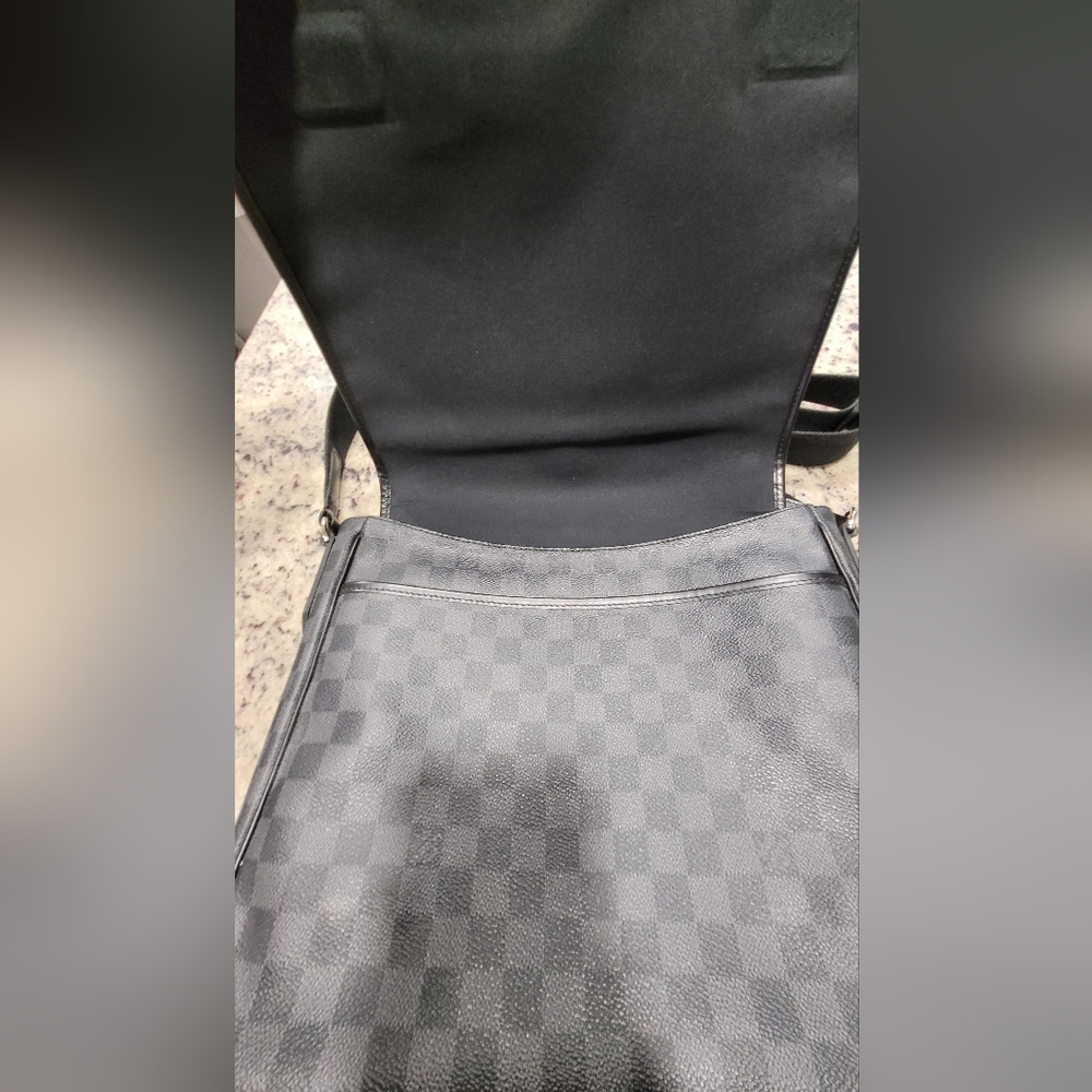 Louis Vuitton Daniel Damier Graphite Black And Grey Messenger Bag - Picture 5 of 12